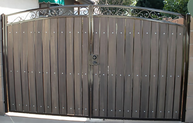 RV Gate with Dark Brown Frame and Rustic Cedar Composite