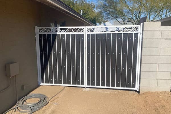 White Raven Straight Top Decorative RV Gate