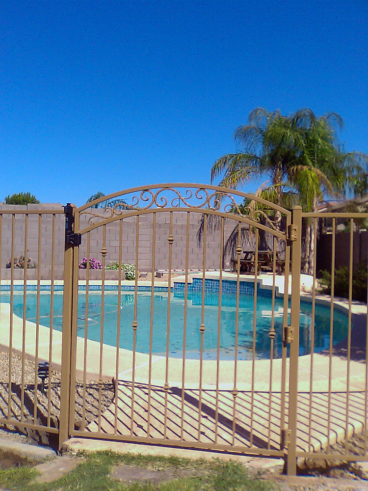 4' Arched Decorative Gate with Magna Latch