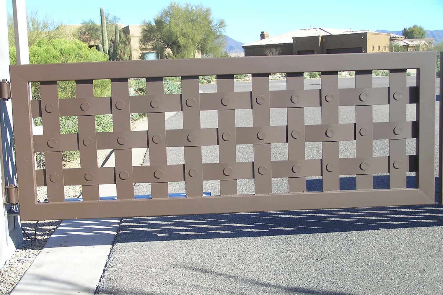 Decorative Driveway Gate with Basket Design