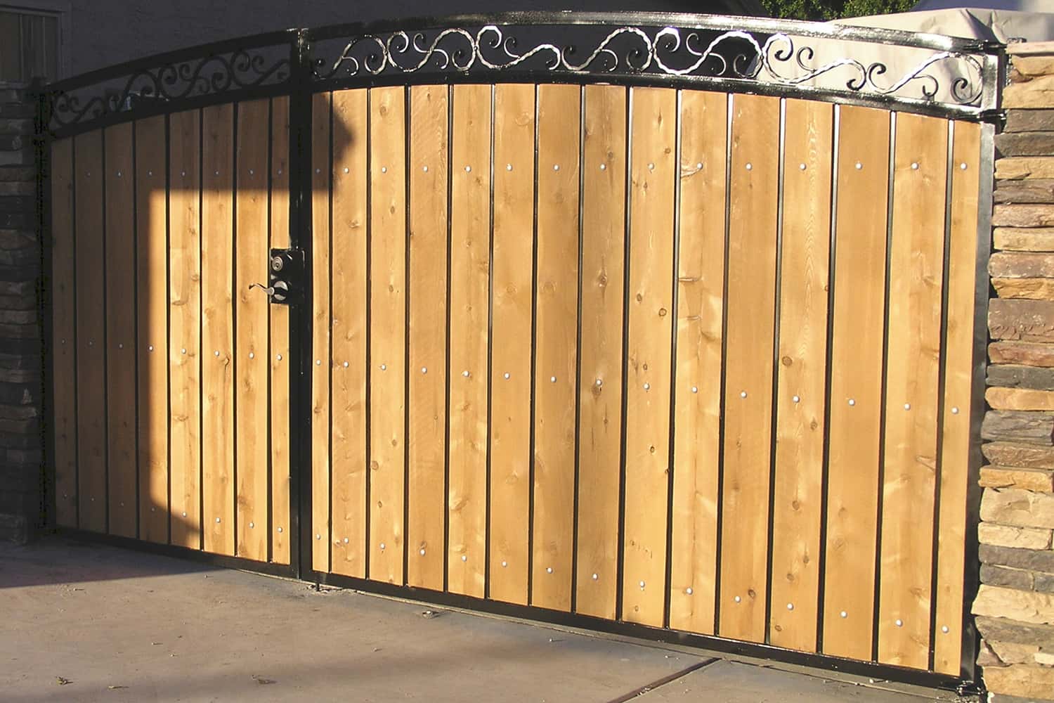 Arched Decorative RV Gate with Black Steel and Light Cedar Wood